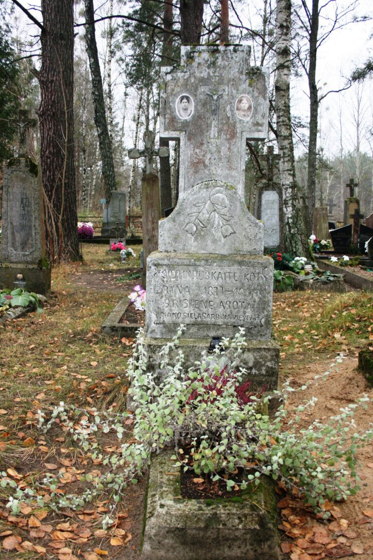 Knygnešės Kotrynos Sidziniauskaitės kapas